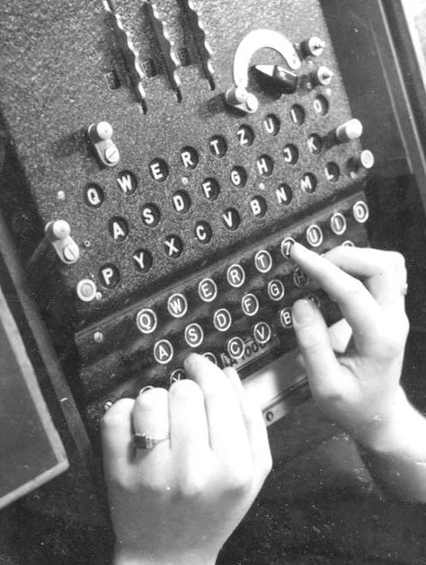 Enigma code breaking machine used during WW2. Enigma Machine, Bletchley Park, Alan Turing, Computer History, Interesting History, Dieselpunk, Inspirational People, Military History, World History