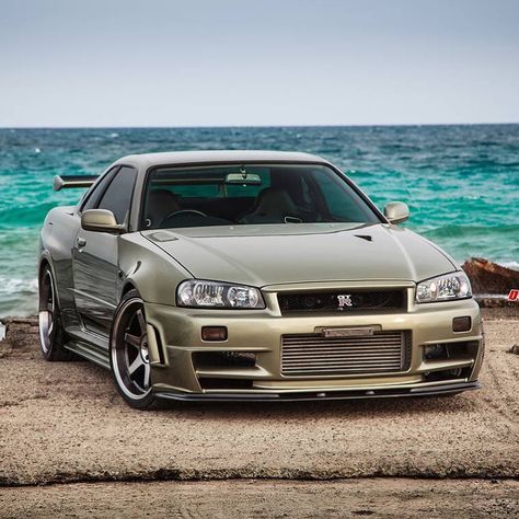 Not so old but this is a gorgeous 2002 Millenium Jade Nissan Skyline R34 GT-R VSpecIINür! Millenium Jade, Gtr Nissan, Nissan Skyline R34, Nissan Gtr R34, R34 Skyline, Skyline Gtr R34, R34 Gtr, R35 Gtr, Nissan Gtr R35