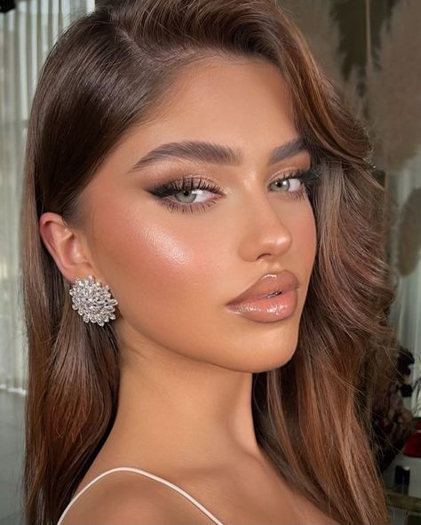 Champagne Gold Makeup, Car Eye Makeup, Simple Glam Makeup Looks, 2024 Bridal Makeup, Wedding Makeup For Brown Skin, Wedding Glam Makeup, Fresh Bridal Makeup, Natural Skin Makeup, Makeup Looks Glam