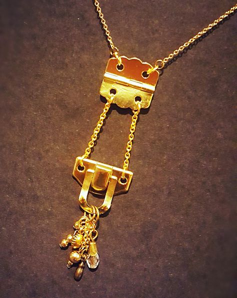 Infustrial hardware assemblage jewelry, gold tone hinge & lock necklace with dangling charms. By Purple Starr Designs Unique Vintage Charm Metal Necklaces, Hinge Jewelry, Antique Hinged Gold Jewelry, Handmade Vintage Brass Charm Necklace, Vintage Hinged Metal Jewelry, Hardware Necklace, Punk Diy, Altered Objects, Installation Ideas