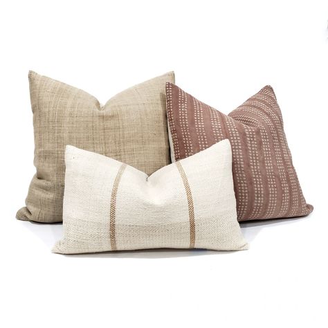 Pillow Combo, Beige Throw Pillows, Pillow Combos, Blanket Pillow, Wedding Blankets, Beautiful Sofas, Sofa Styling, Linen Pillow Covers, Chinese Wedding