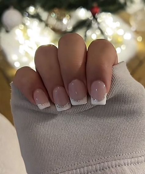 Christmas Gel Nails, Winter Nail Color, French Tip Gel Nails, Festive Nails, Gel Nails French, Unghie Sfumate, Manikur Kuku, Christmas Nails Easy, Simple Gel Nails