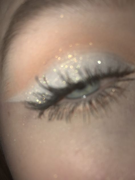 Makeup For Upturned Almond Eyes, Glittery Makeup Ideas, Make Up Tricks, Baby Belle, Only Me, Swag Makeup, Smink Inspiration, Ethereal Makeup, Makeup Tut