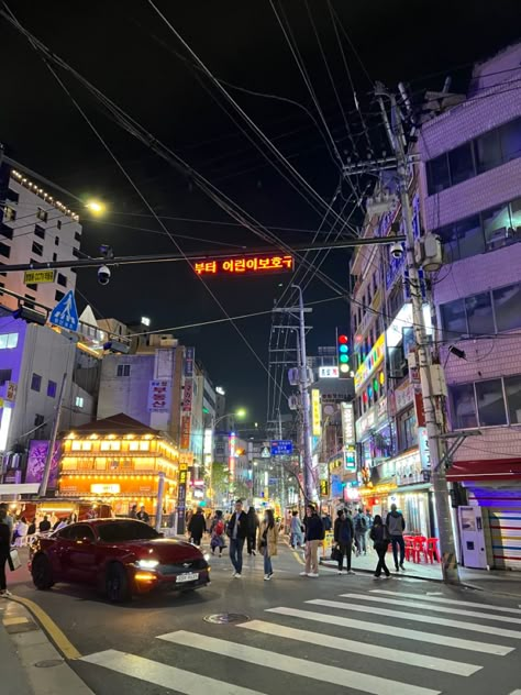 Seoul Club Aesthetic, Seoul Korea At Night, Korea Night Street, Korean Street Aesthetic, Korean Streets Aesthetic, Seoul At Night, Korean Core, Seoul Nightlife, Korean Night