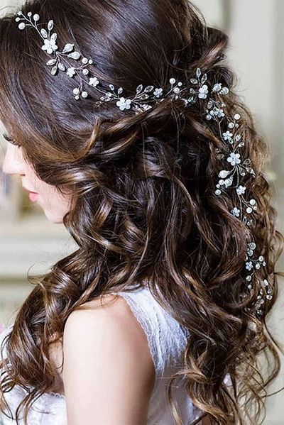 Rustic Wedding Hair Accessories, Rustic Wedding Hairstyles, Rustic Elegant Wedding, Bridal Wedding Hair, Bob Hairstyles For Fine Hair, Bridal Hair Vine, Trending Hairstyles, Hair Vine, Wedding Hair And Makeup