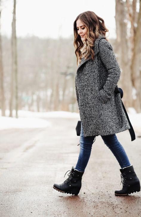 things that actually work, when getting dressed in the winter. - dress cori lynn Outfits With Sorel Boots, Wedge Boot Outfit, Sorel Boots Outfit, Wedge Boots Outfit, Wedge Outfit, Sorel Wedge, Sorel Wedge Boots, Sorel Wedges, Wedges Outfit