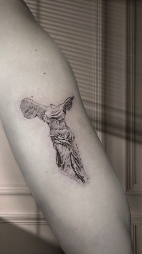 Italian Sculpture Tattoo, Statue Of Victory Tattoo, Tattoo For Graphic Designer, Roman Tattoos For Women, Victoria Concordia Crescit Tattoo, Victory Statue Tattoo, Statue Bust Tattoo, Milan Tattoo Ideas, Nike Statue Tattoo