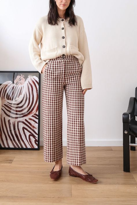 Sezane Martin Crop Trousers Review 2024 Sezane Martin Trousers, Sezane Le Crop, Sezane Aesthetic, Gamine Winter Outfits, Sezane Style, Texas Office, Thrifting Inspiration, Sezane Pants, Black Pants Outfit