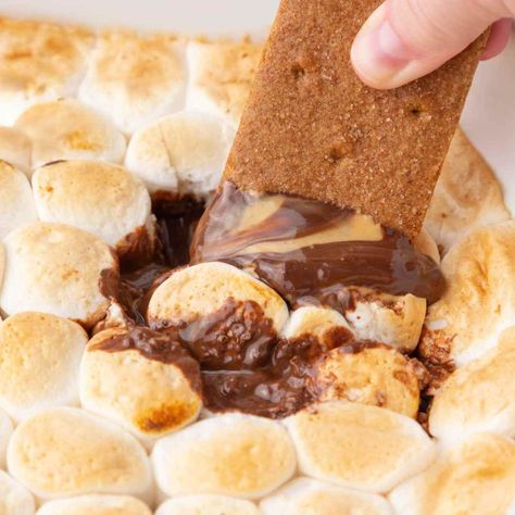 Peanut Butter Cup S'mores Dip 15 Minute Desserts, Smores Dip, Smore Recipes, Peanut Butter Marshmallow, Chocolate Peanut Butter Cups, Holiday Dessert Recipes, My Plate, Peanut Butter Cup, Desserts To Make