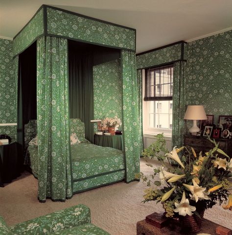 Why the Canopy Bed Is Here to Stay | Architectural Digest Canape Bed, Rose Bedroom, The Colony Hotel, Cabana Magazine, David Hicks, Four Poster Bed, Four Poster, Girl’s Room, Poster Bed