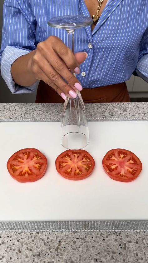 The Shaba Kitchen | Now I only make tomatoes like this 😍 | Instagram Tomato Recipes Healthy, The Shaba Kitchen, Kitchen Hacks Food, Appetizers Easy Finger Food, Delicious Snacks Recipes, Breakfast Recipes Casserole, How To Make Breakfast, Tomato Recipes, Breakfast Brunch Recipes