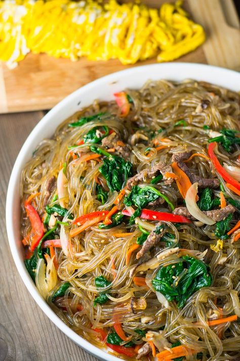 Japchae (Korean Stir-fried Noodles) Korean Vermicelli Recipe, Koreansk Mad, Glass Noodles Recipe, Korean Stir Fry, Vermicelli Recipes, Korean Noodles, Sweet Potato Noodles, Korean Recipes, Glass Noodles