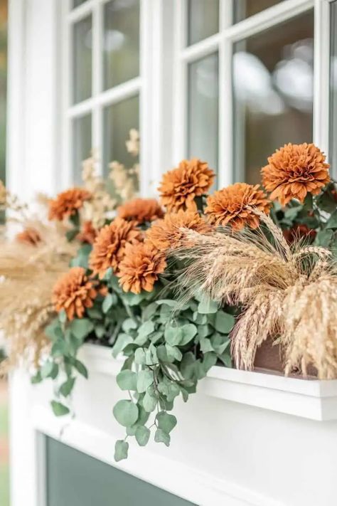 Pinterest-Worthy Fall Window Boxes in 3 Easy Steps Halloween Decorations Flowers, Fall Flower Box Arrangements, Fall Window Boxes Mums, Fall Flower Boxes Window, Front Yard Fall Decor Ideas, Front Yard Fall Decor, Fall Flower Boxes, Fall Flower Pots, Tis Autumn