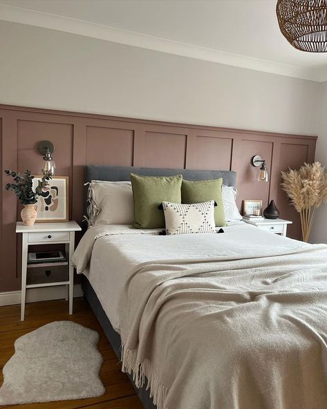 Sulking Room Pink, Pink Bedroom Walls, Wainscoting Bedroom, Feature Wall Bedroom, Warm Bedroom, Bedroom Images, Pink Bedrooms, Bedroom Panel, Wall Bedroom