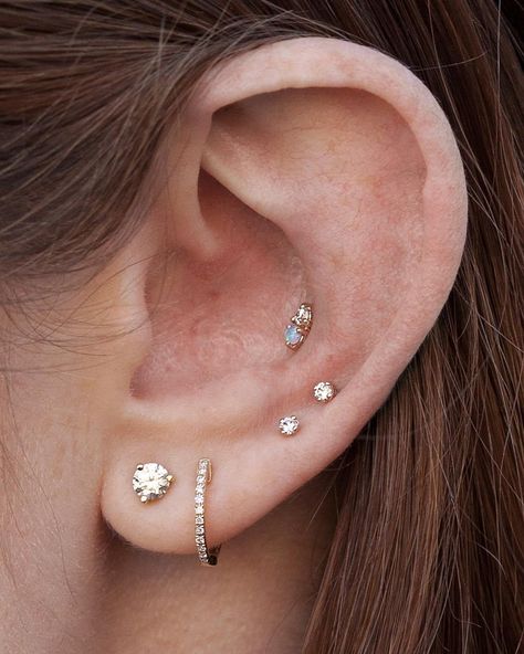 Piercings Corps, Auricle Piercing, Constellation Piercings, Unique Ear Piercings, Pink Tourmaline Crystal, Geode Jewelry, Cute Ear Piercings, Multiple Ear Piercings, Piercings Unique