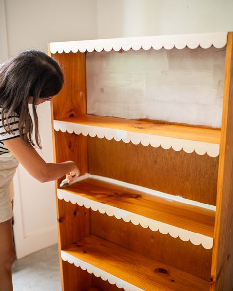 Making Upcycled Scalloped Shelves Cottage Bedroom Shelves, Diy Shelf Makeover, Scallop Edge Furniture, Diy Scalloped Bookshelf, Scallop Bookcase, Diy Scalloped Shelf, Diy Childrens Bookshelf, Shelf Edge Trim Ideas, Scalloped Wood Trim