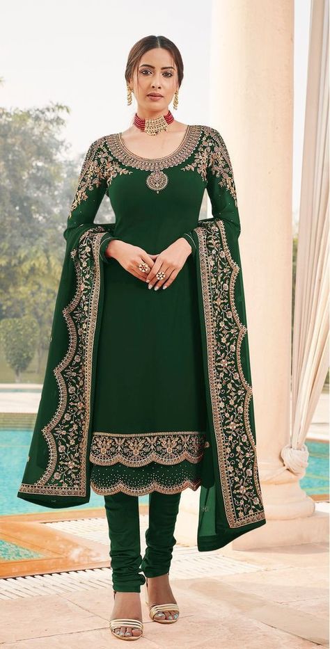 Silk Salwar Suit, Shalwar Kameez Pakistani, Sangeet Outfit, Haldi Outfit, Salwar Suits Party Wear, Designer Embroidery, Designer Salwar Kameez, Designer Salwar, Party Kleidung