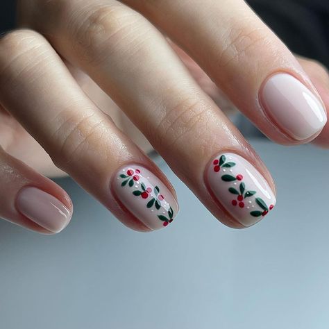 Winter Nails 2023: Top Nail Art Trends of the Season Christmas Neutral Nails, Winter Nails 2023, Nail Noel, Nail Art Noel, Ideas Uñas, Festive Nail Designs, December Nails, Girl Nails, Nail Art Trends