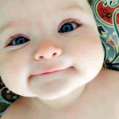 little baby with big blue eyes Baby Faces, Chur, Foto Baby, Future Baby, Future Kids, Baby Fever, Baby Pictures, 그림 그리기