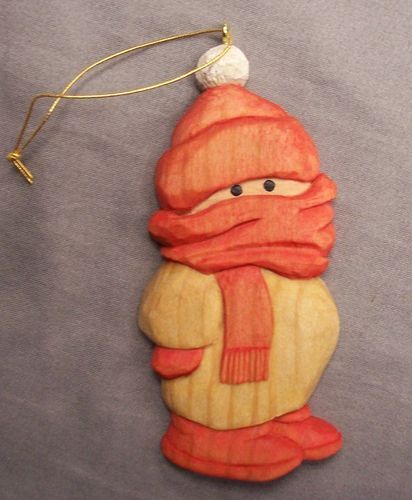 Wood Carving Christmas Ornaments Patterns, Wood Carved Ornaments Christmas Decorations, Wood Carved Ornaments, Hand Carved Ornaments, Hand Carved Christmas Ornaments, Wood Carved Christmas Ornaments, Dremmel Art Projects, Dremmel Art, Carved Christmas Ornaments