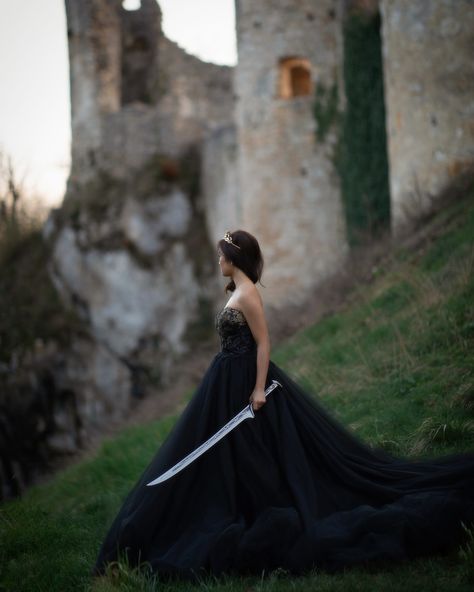 The Warrior Princess 🖤 Model @bellaliuson Crown @babacilu Dress @margoconcept 🖤 Book your own dreamy photoshoot with me on www.ralucaantuca.com 🫶🏻 Quince Photoshoot Ideas, Dreamy Photoshoot, Fearless Women, Simple Gowns, Fairytale Photography, Warrior Queen, The Warrior, Warrior Princess, Senior Photos