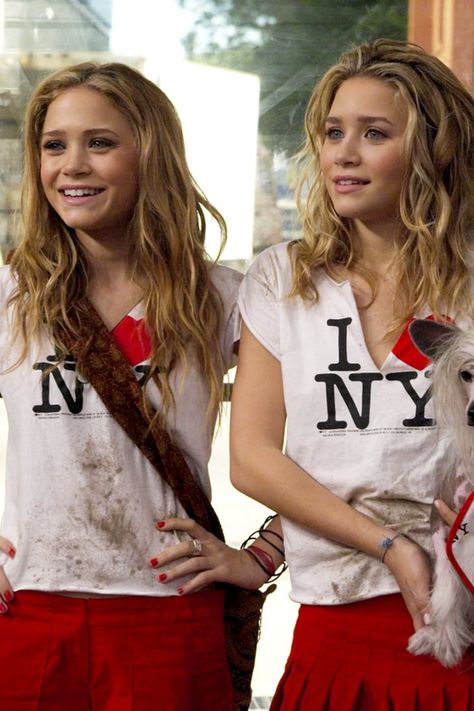 Reactions to Watching New York Minute in 2020 2000 Aesthetic, Ashley Mary Kate Olsen, Stars D'hollywood, New York Minute, Mary Kate Ashley, Olsen Twins, I Love Cinema, Tv Show Outfits, Mary Kate Olsen