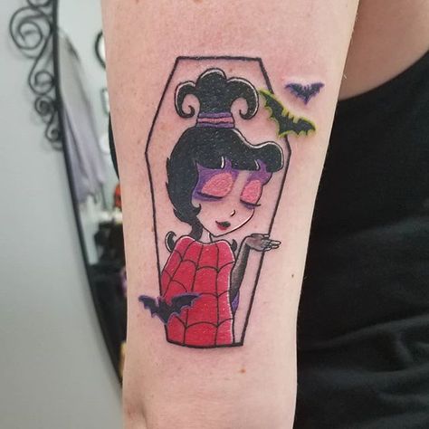 Beetlejuice Tattoo Ideas, Aurora Tattoo, Pride Halloween, Small Traditional Tattoo, Beetlejuice Tattoo, Pin Up Tattoo, Colorado Tattoo, Punk Tattoo, Mommy Tattoos