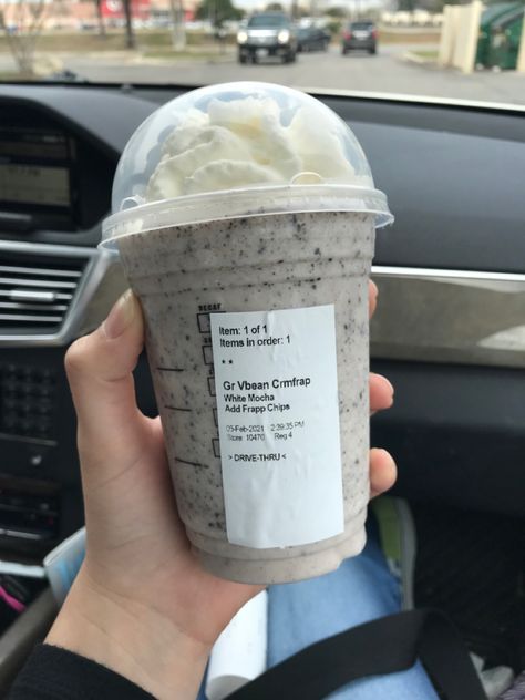 Cookies And Cream Frappe, Bebidas Asthetic, Resep Starbuck, Starbies Drinks, Starbucks Drink Menu, Starbucks Drink Ideas, Café Starbucks, Starbucks Secret Menu Recipes, Cold Starbucks Drinks