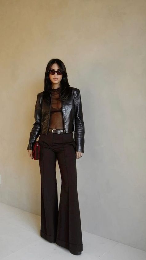 Brown Flare Pants Outfit, Tania Sarin, Brown Flare Pants, Flare Outfit, Festival Fits, Brown Flares, Leather Jacket Vintage, Influencer Style, Winter Fashion Outfits Casual