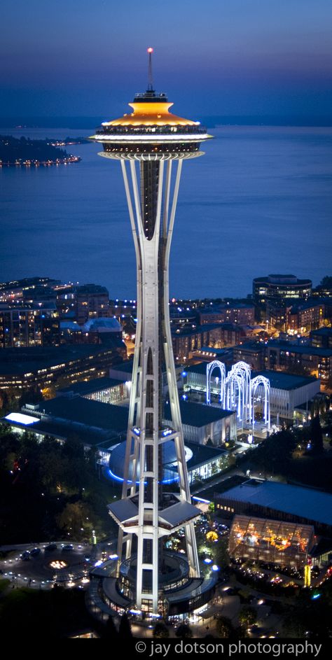 The Seattle Space Needle at twilight.  Photograph by Jay Dotson Seattle Space Needle Pictures, Desk Tops, Seattle Space Needle, Atlanta Usa, Visit Seattle, Seattle Travel, Space Needle Seattle, Scenic Pictures, Travel Illustration