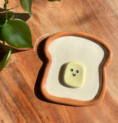 Tag the butter 🧈 to your toast 🍞 . The cutest little dishes handmade out of @das_fila air-dry clay! Yes… I am DAS’s #1 fan 👑 Clay Toast Plate, Clay Dish Ideas, Clay Toast, Das Air Dry Clay, Diy Ceramics, Clay Diy Projects, Diy Ceramic, Clay Crafts Air Dry, Diy Clay Crafts