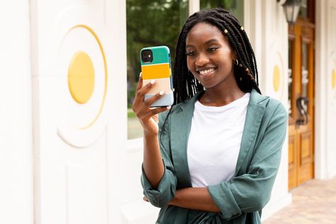 Save HALF on your first month of Casely, a new phone case subscription box! Casely Coupon: 50% Off Your First Month! → https://hellosubscription.com/2020/10/casely-coupon-50-off-your-first-month/ #Casely #subscriptionbox One Month, New Phones, Subscription Box, 50 %