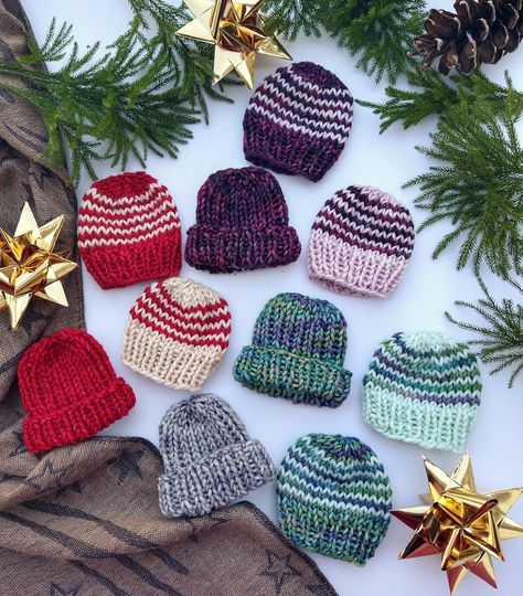 Cup Cozy Knitting Pattern, Baby Knitting Patterns Free Newborn, Tiny Hats, Knit Decor, Loom Knit Hat, Knitting Patterns Free Scarf, Mini Hat, Baby Knitting Patterns Free, Christmas Knitting Patterns