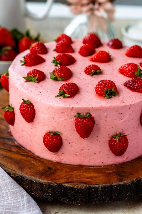 Strawberry Cake Strawberry Cake Chocolate Frosting, Pies And Tacos, Brigadeiro Cake, Strawberry Cream Cheese Frosting, Fudge Ice Cream, Cake 5, Strawberry Cake Recipes, Vegan Cupcakes, Tasty Chocolate Cake