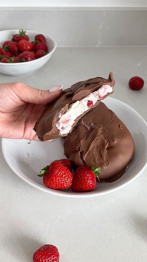 Strawberries are a staple Wimbledon snack so why not enjoy them with a twist in these frozen strawberry and chocolate clusters? 🍓🎾 Get £40 OFF Nihon X50 5 Piece Knife Sets and above, this week ONLY*: https://bit.ly/44aabqB *Offer ends 9th July 2023. INGREDIENTS • 500g Greek yoghurt • 400g strawberries • 500g milk chocolate, melted • 25g honey METHOD 1. Wash and drain the strawberries of excess water. 2. Chop the strawberries into small pieces and add to a medium mixing bowl. 3. Add th Strawberry Clusters, Yogurt Clusters, Chocolate Clusters, Strawberry And Chocolate, Yoghurt Bowl, Frozen Strawberry, Strawberry Yogurt, Snack Bowl, Chocolate Strawberry