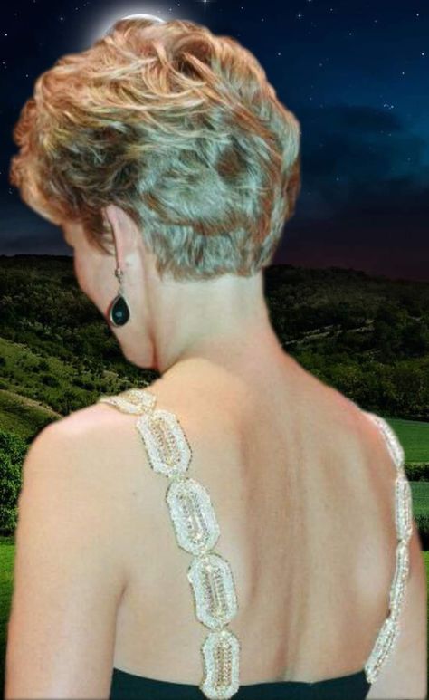 Diana Haircut, Princess Diana Jewelry, Diana Hair, Princess Diana Hair, Princess Diana Dresses, Princess Diana Wedding, Taming Of The Shrew, The Coliseum, Princess Diana Fashion