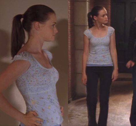 Rory Gilmore Work Outfit, Lorelai Gilmore Juicy Pants, Rory Gilmore Dress Outfit, Rory Gilmore S1 Outfits, Rory Gilmore Season 7 Outfits, Rory Gilmore Bad Posture, 2000s Rory Gilmore Fashion, Yale Rory Outfit, Summer Outfits Rory Gilmore