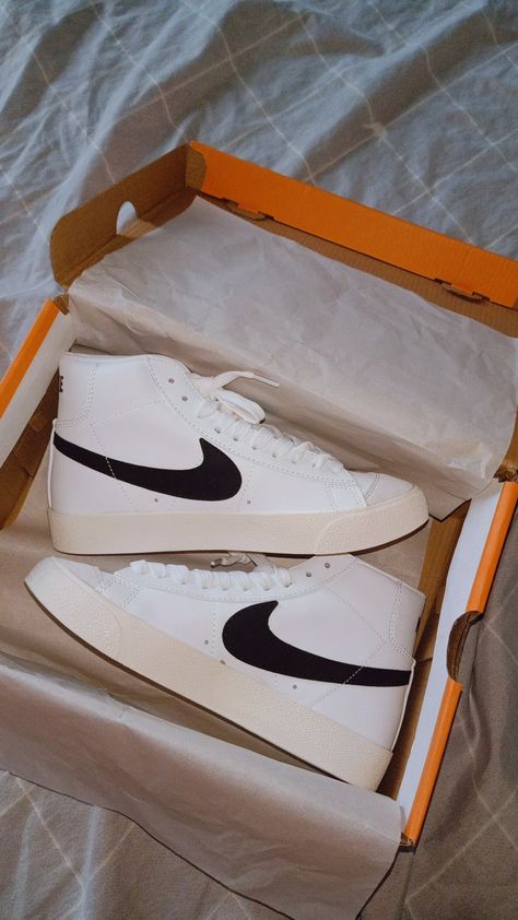 Nike Blazer Women, Mid Blazer, Nike Blazer 77, My Birthday Gift, Blazer Shoes, Blazer 77, Nike Gifts, Sneakers Box, Seed Kit