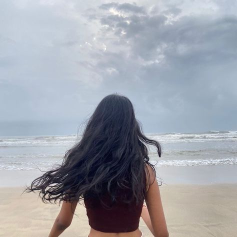 girl in beach Girl In Beach, Black Haired Girl, Girl Black Hair, Beach Girl Aesthetic, Girls With Black Hair, Beach Pics, Summer Girl, Beach Aesthetic, Beach Hair