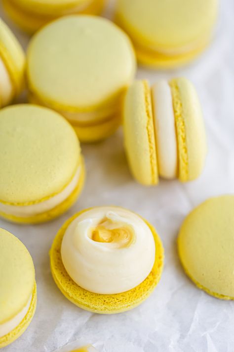 Lemon Cheesecake Macarons- Everything Marina Lemon Macaroons Recipe, Lemon Dessert Ideas, Orange Creamsicle Macaron, Candy Corn Macarons, Macarons On Cake, Sun Macarons, Unique Macaron Flavors, Fall Macaroons, Macaron Cheesecake