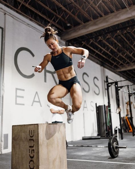 Tia-Clair Toomey-Orr on Instagram: “It’s the weekend! Which means ALL the training with my @prvnfitness team. #PRVN” Crossfit Motivation Women, Tia Clair Toomey, Crossfit Body, Crossfit Inspiration, Fitness Vision Board, Crossfit Motivation, Crossfit Women, Squat Workout, Crossfit Gym