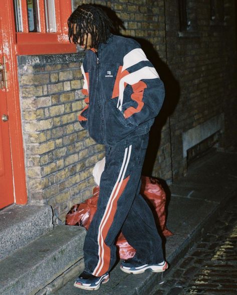 Balenciaga Aesthetic, Street Fashion Photoshoot, Mens Tracksuit Set, Streetwear Fashion Men, Vintage Tracksuit, Men Mode, Aesthetic Outfits Men, Concept Clothing, Fire Fits