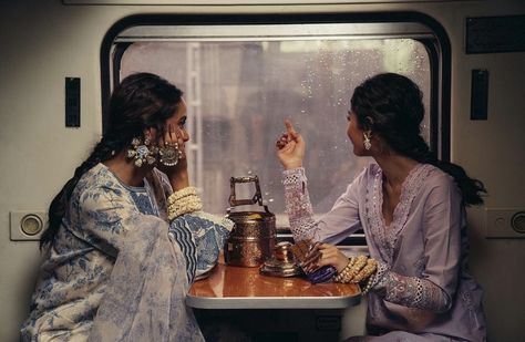 Modern Cultural Fashion, South Asian Fashion, South Asian Aesthetic, Traditional Sweets, Desi Love, Indian People, Indian Photoshoot, Vintage Bollywood, Art Pastel