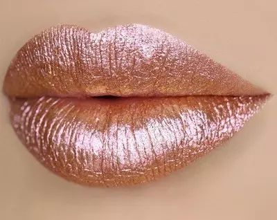 CHEAP THRILL, sunset/rose shift -- Now available as a single! limecrime.com  Via @itsmuaashley Rose Gold Lipstick, Wedding Rose Gold Theme, Gold Lipstick, 30s Style, Make Up Gold, Rose Gold Aesthetic, Rose Gold Theme, Glitter Lipstick, Rose Gold Makeup