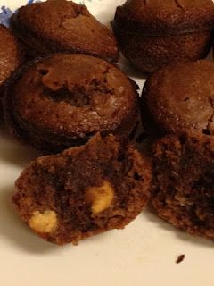 Simply Tasty: Brownie Bites with Reese's Chips Made in a Cake Pop Maker Cupcake Maker Recipes, Baby Cakes Maker, Babycakes Recipes, Babycakes Cake Pop Maker, Baby Cake Pops, Camp Snacks, Cake Pop Maker, Cupcake Maker, Cake Ball