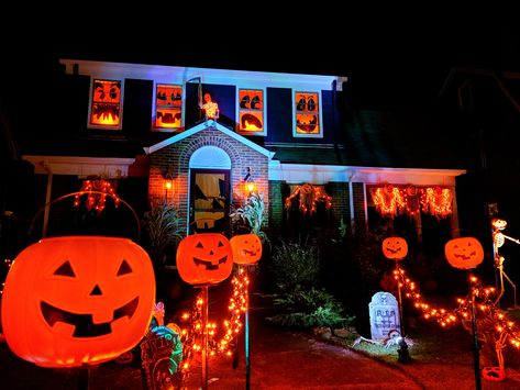 Halloween Exterior, Fall Nostalgia, Nostalgic Fall, Halloween Nostalgia, Haloween Decor, Nostalgic Halloween, Halloween Lawn Decorations, Halloween Usa, Halloween Lawn