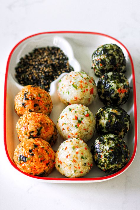 Vegan Jumeokbap Korean Rice Balls 3 Ways Quick Veggie Recipes, Veggie Rice Balls, Dinner Ideas Korean, Vegan Rice Dinner, Jumeokbap Recipe, Vegan Banchan, Vegan Rice Balls, Vegan Rice Paper Recipes, Korean Vegetarian Food