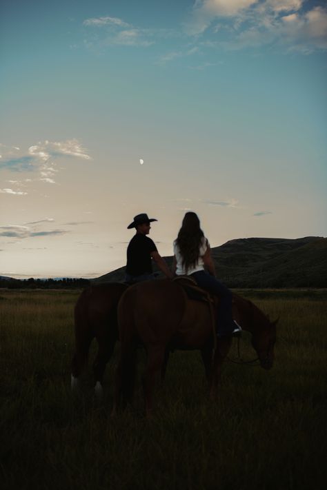 Brown Relationship Aesthetic, Horse Couple Pictures, Ranch Romance Aesthetic, Couple Riding Horses Aesthetic, Black Country Couples, Country Married Couple, Funny Cowboy Pictures, Husband And Wife Aesthetic Country, Appalachian Country Aesthetic