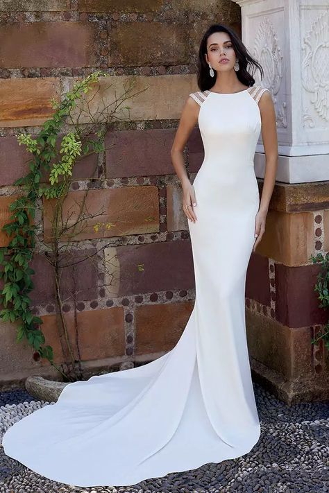 8068 Dresses For Short Brides, Wedding Dresses For Short Brides, Short Brides, Glam Wedding Dress, Modern Bridal Gowns, Simple Wedding Gowns, Designer Wedding Gowns, Beautiful Prom Dresses, Classic Wedding Dress