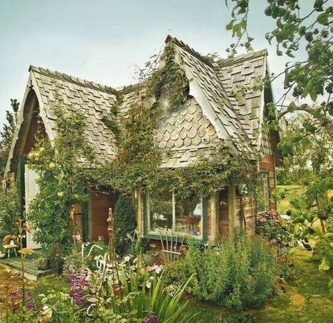 Dreamy sunny cottage Fairytale Houses, Cute Cottages, Storybook Homes, Witch Cottage, Little Cottages, A Small House, Fairytale Cottage, Quaint Cottage, Storybook Cottage